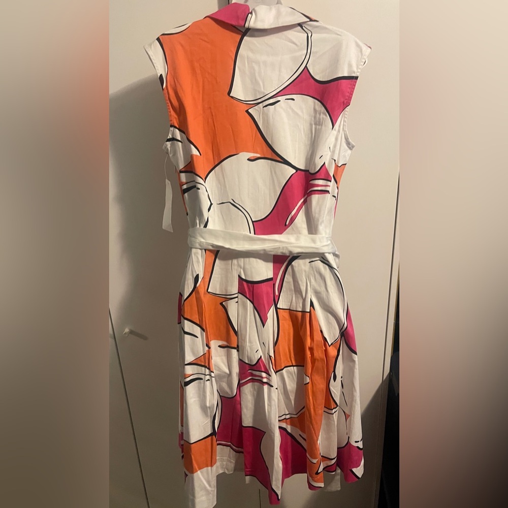 Sandra Darren Women White floral pleated midi dress with fabric belt. Size 10 - Picture 4 of 6